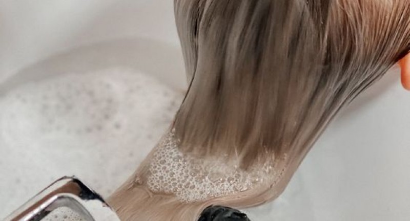 HOW TO WASH HAIR PROPERLY ?